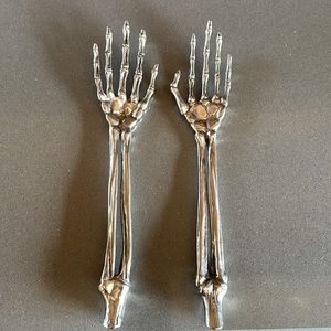 EUC Vagabond House skeleton salad servers 💀🥗